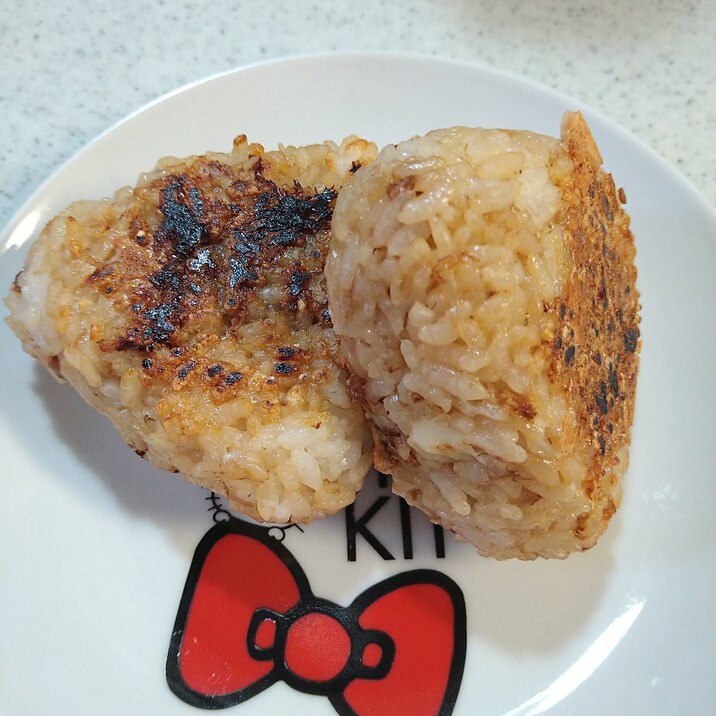 チーズとおかかの焼きおにぎり